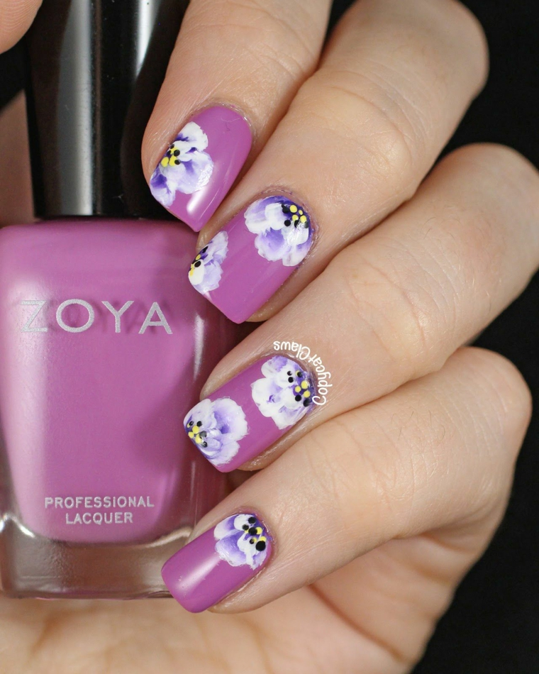 Bottiglietta di smalto, smalto colore viola, disegni sulle unghie, unghie quadrate