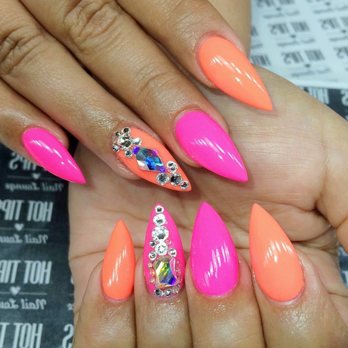 nail-art-unghie-a-punta-colorate-idea-estate-arancione-rosa-brillantini-decorazione