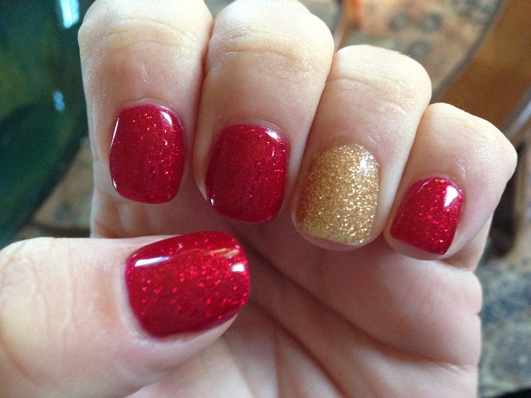 Christmas-red-glitter-gold nails