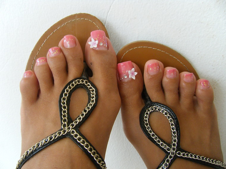 gel-nail-art-romantic-idea-feet