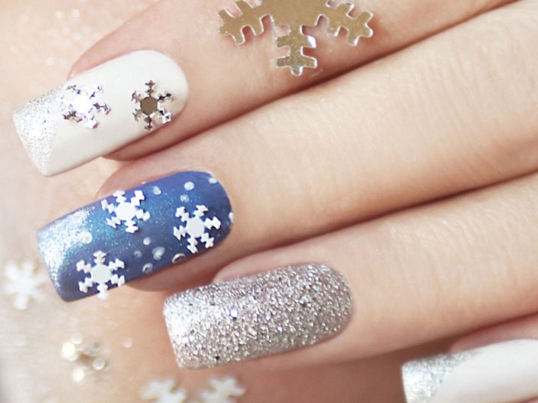 christmas-nails-proposal-elegant-blue-white-gray