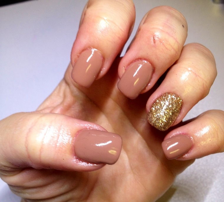 nail-gel-nail-art-nude-annular-gold