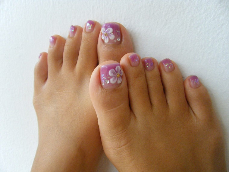 nail-gel-nail-art-purple-daisies