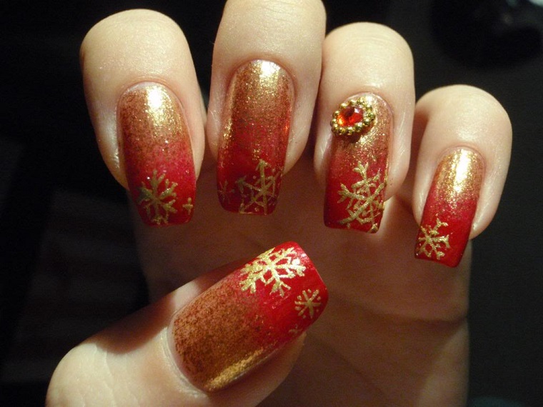 red-gold-nails-for-christmas