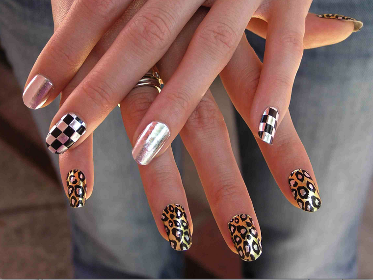 Unghie nail art, idea per un disegno particolare di colore nero e argento, nail accent con print leopardo 