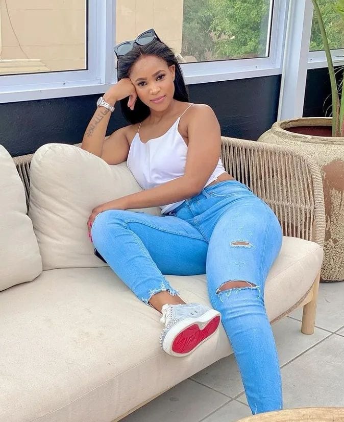 45 New 2024 Trends You Can Wear With Jeans This Year