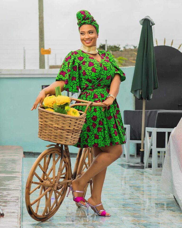 [GALLERY] – 26 Ankara Short Gown Styles Designs 2024